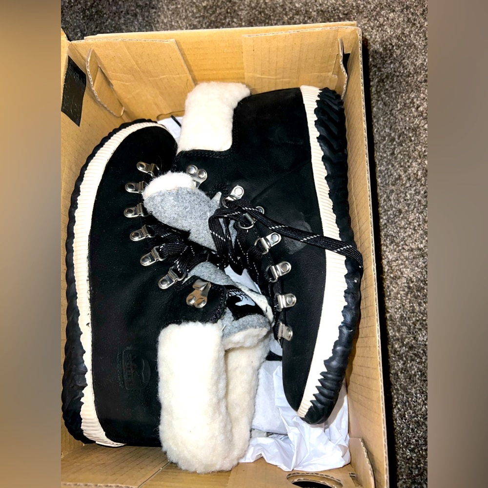 Brand new Sorel Conquest